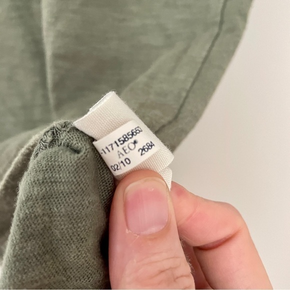 🎯3/$10 American Eagle Outfitters Graphic Tee Olive Green Athletic Fit Large - Picture 4 of 6